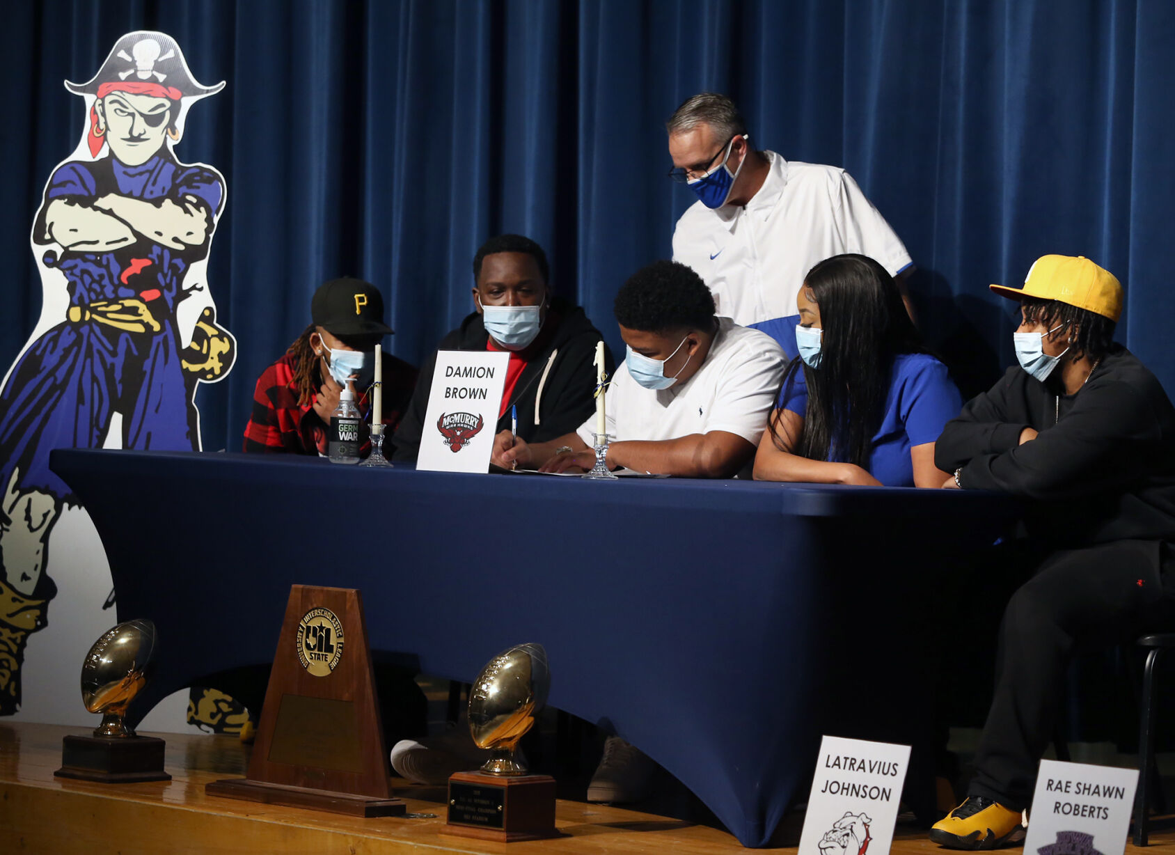 020421-wac-spt-lavega=signing-jl5.JPG